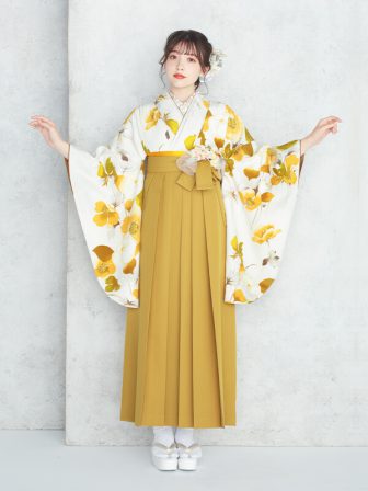 着物と袴のレンタルセット商品画像。袴はカラシ色。着物はカラシ色。アネモネ柄のデザイン。