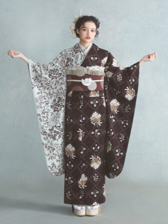 振袖 更紗×すみれブーケ(片身替り/ブラウン) 帯 ドット(ブラウン) 小物別売