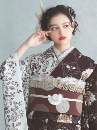 振袖 更紗×すみれブーケ(片身替り/ブラウン) 帯 ドット(ブラウン) 小物別売