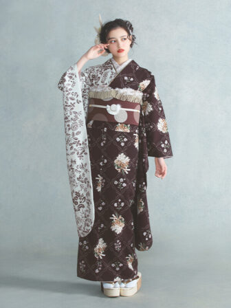 振袖 更紗×すみれブーケ(片身替り/ブラウン) 帯 ドット(ブラウン) 小物別売