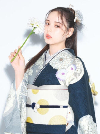 正絹振袖 花丸紋と菊(片身替り/紺) 帯 ドット(オフ) 小物別売